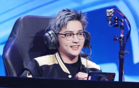 壹号娱乐-社区盾赛程吃紧，米兰奥林匹亚赛后手感冰凉，质疑声四起，资深球员宣示担当(奥林匹亚科斯阵容)