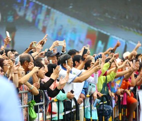 一号-重返赛场首场状态出色,利物浦观众沸腾!,内马尔重返赛场观众掌声雷动的简单介绍