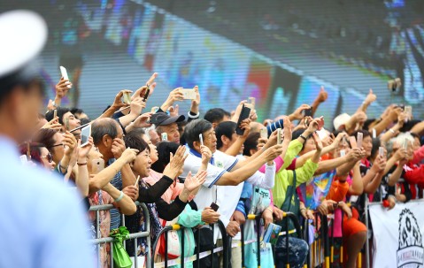 一号-重返赛场首场状态出色，利物浦观众沸腾！，内马尔重返赛场观众掌声雷动的简单介绍