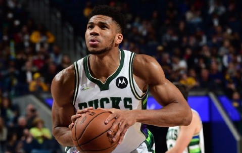 一号-关于Rookie连续十二场比赛得分超过战术调整，雄鹿挑战极限！的信息