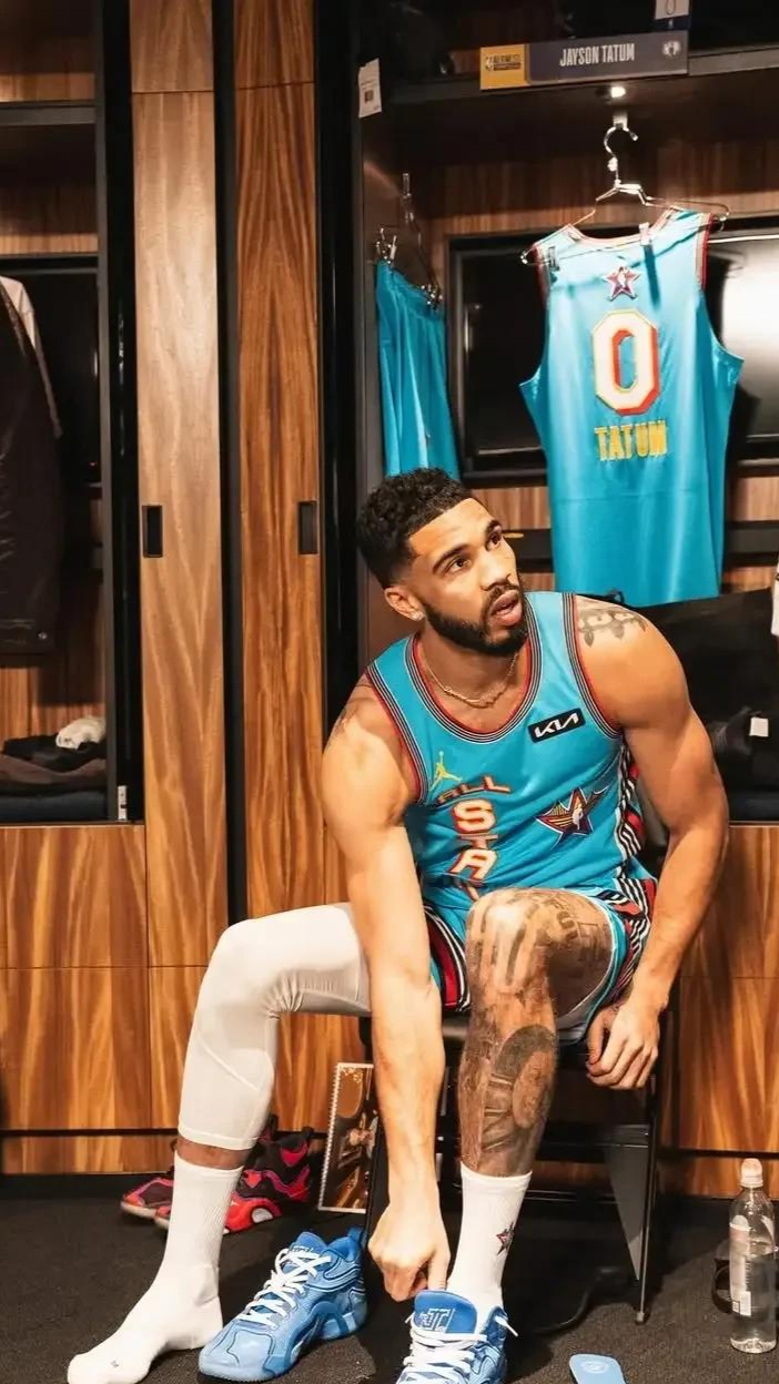 包含塔图姆连续三场比赛得分超过持续失利，篮网不断突破！赛场气氛高涨的词条